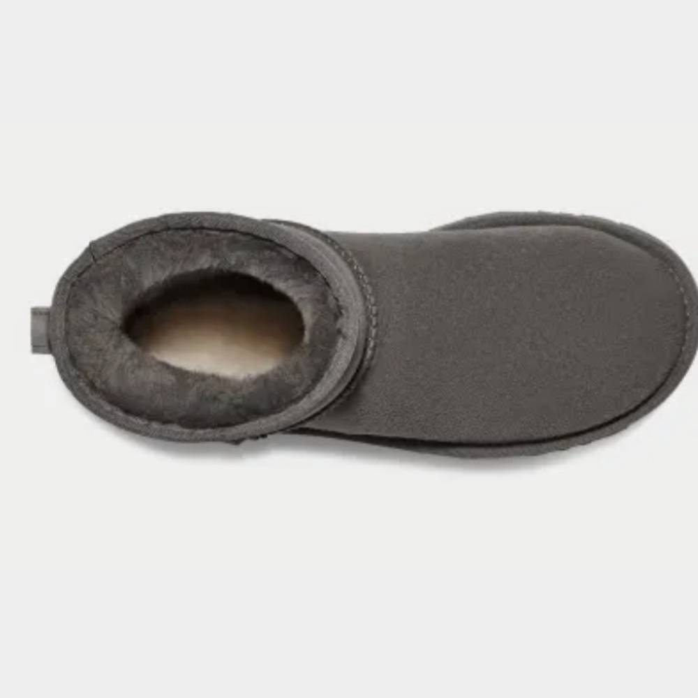UGG CLASSIC MINI II GRAY BOOT SIZE 7 & 8